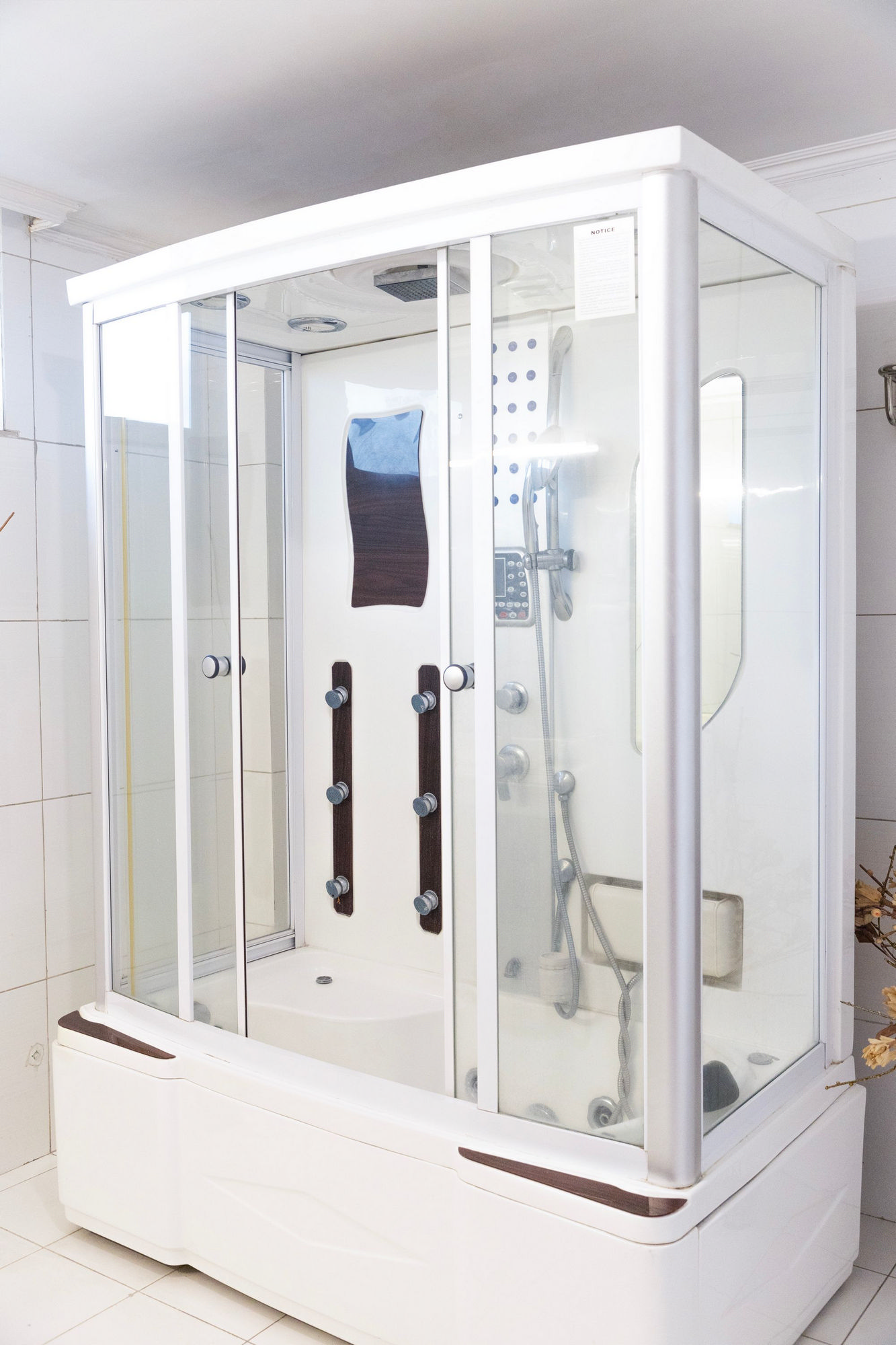 Deluxe Twin Room Bathroom